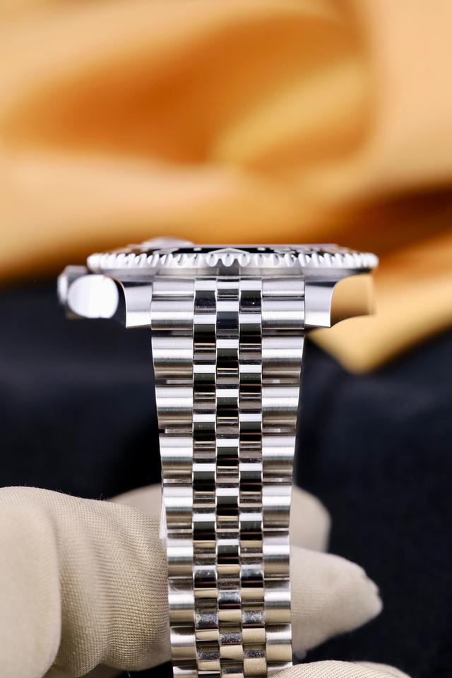 Rolex GMT-Master II 2025 Complete Set some stickers present — photo 8
