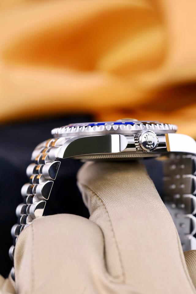 Rolex GMT-Master II 2025 Complete Set some stickers present — photo 11