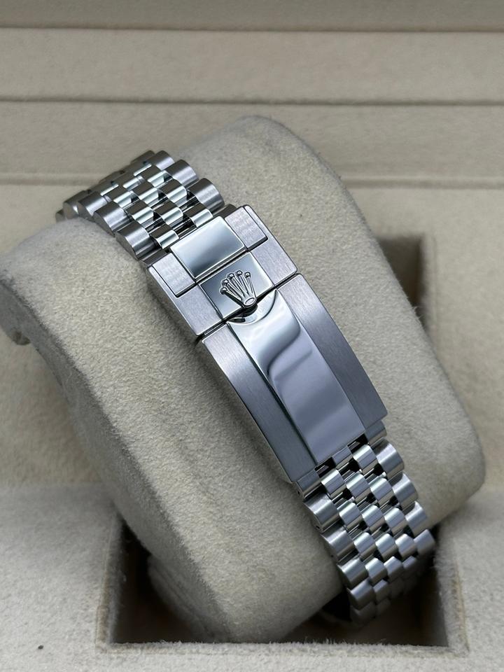Rolex GMT-Master II Discontinued Pepsi Jubilee Bracelet — photo 3