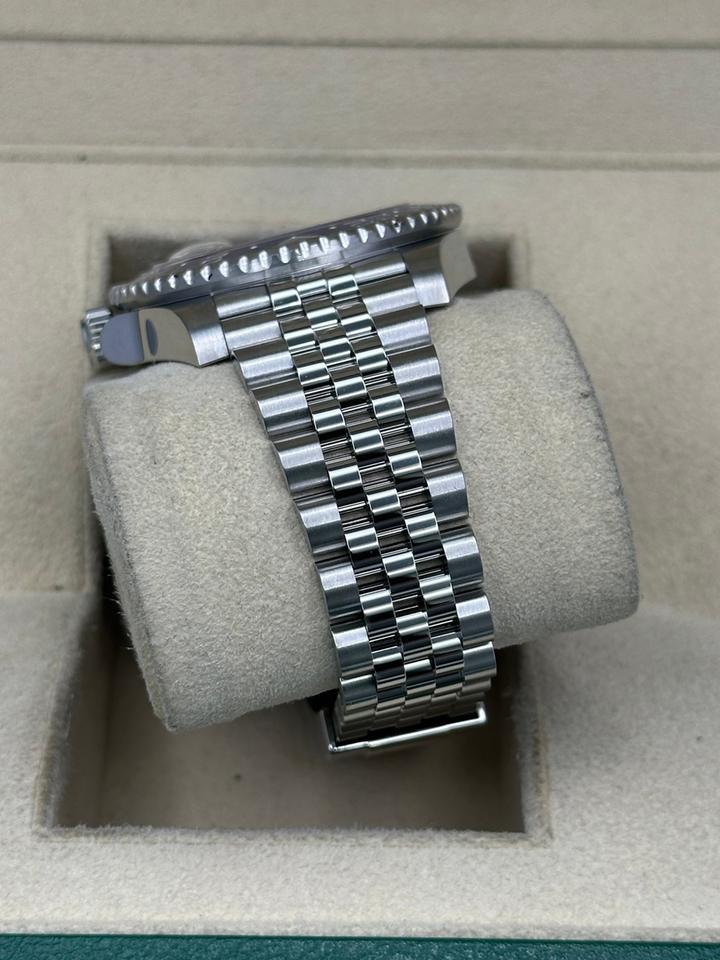 Rolex GMT-Master II Discontinued Pepsi Jubilee Bracelet — photo 4