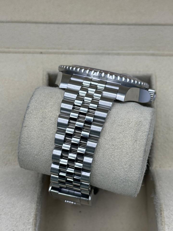 Rolex GMT-Master II Discontinued Pepsi Jubilee Bracelet — photo 5