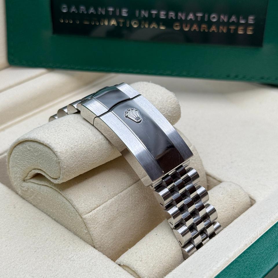 Rolex Datejust 41 White Index Dial Stainless Steel Fluted Bezel Jubilee Bracelet — photo 15