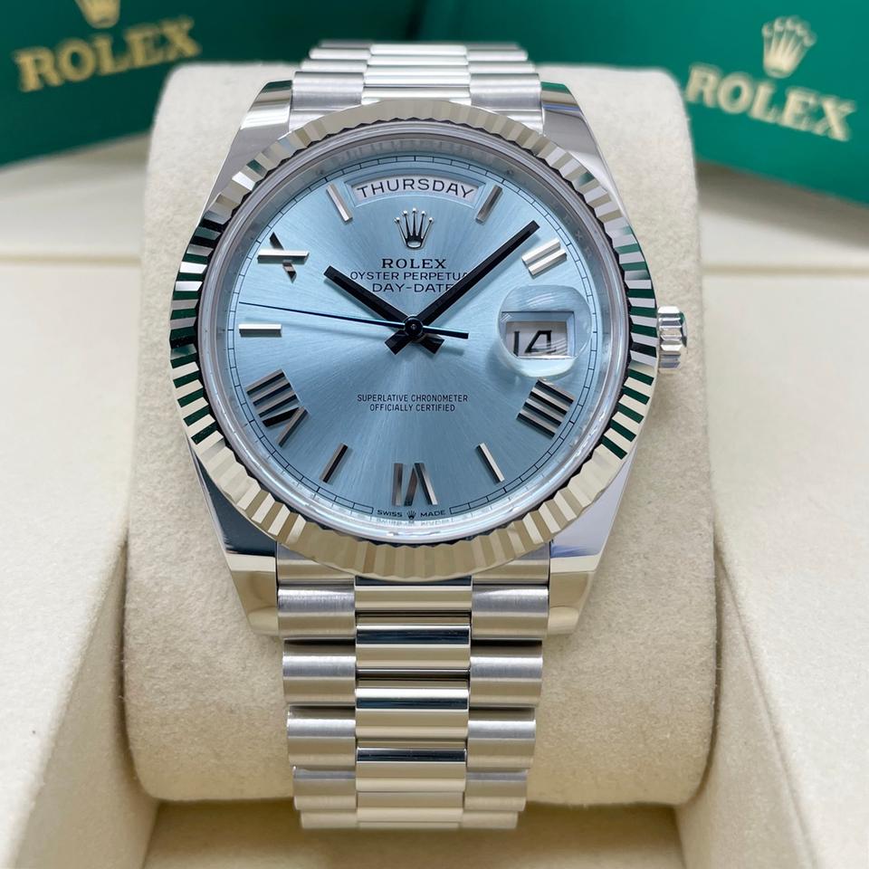 Rolex Day-Date 40 UNWORN Day-Date 40mm 228236 President Platinum Presidential Bracelet Ice Blue Roman Dial Full Set Unworn Complete Box &amp; Papers — photo 2