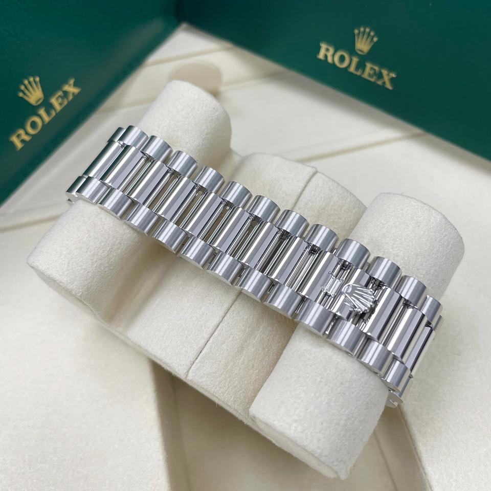 Rolex Day-Date 40 UNWORN Day-Date 40mm 228236 President Platinum Presidential Bracelet Ice Blue Roman Dial Full Set Unworn Complete Box &amp; Papers — photo 3