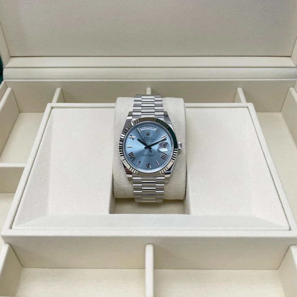 Rolex Day-Date 40 UNWORN Day-Date 40mm 228236 President Platinum Presidential Bracelet Ice Blue Roman Dial Full Set Unworn Complete Box &amp; Papers — photo 4