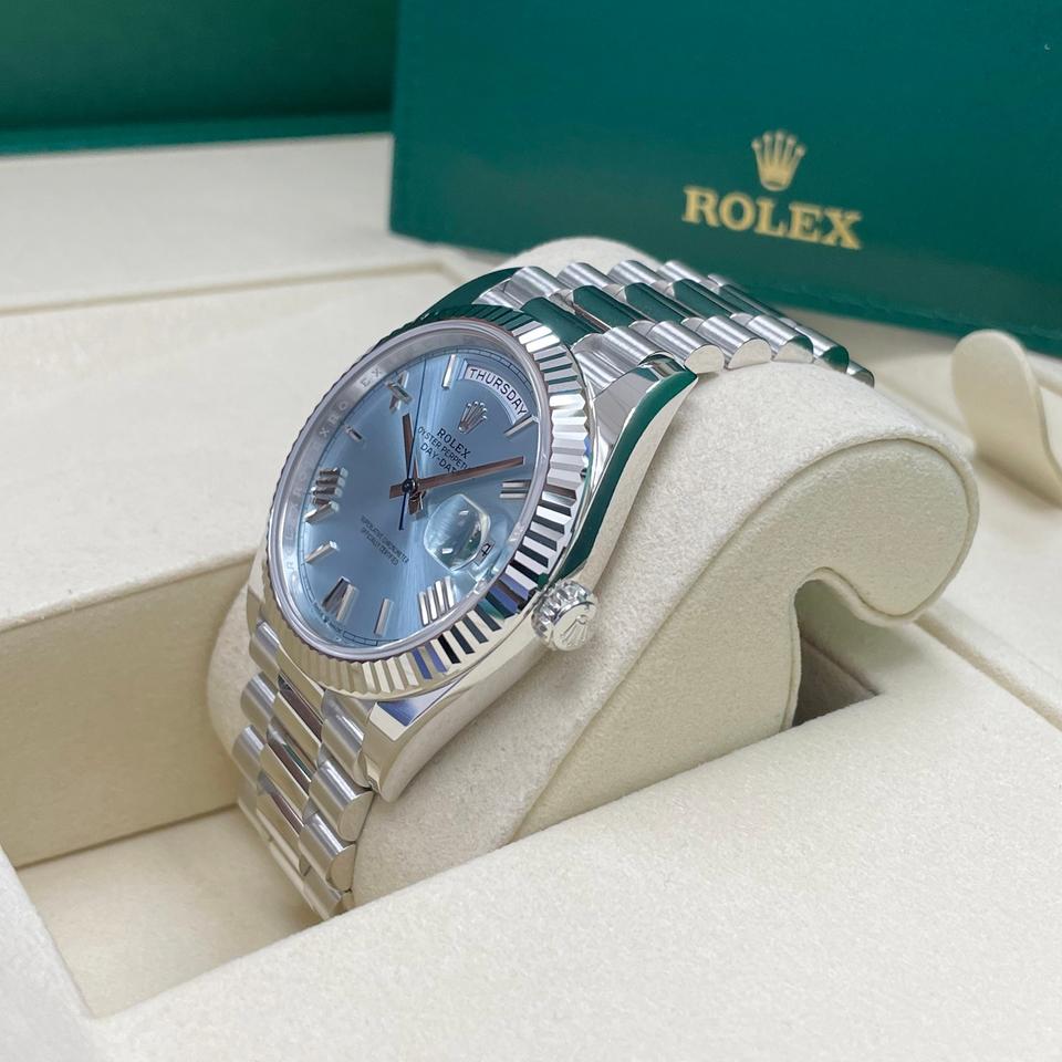 Rolex Day-Date 40 UNWORN Day-Date 40mm 228236 President Platinum Presidential Bracelet Ice Blue Roman Dial Full Set Unworn Complete Box &amp; Papers — photo 5